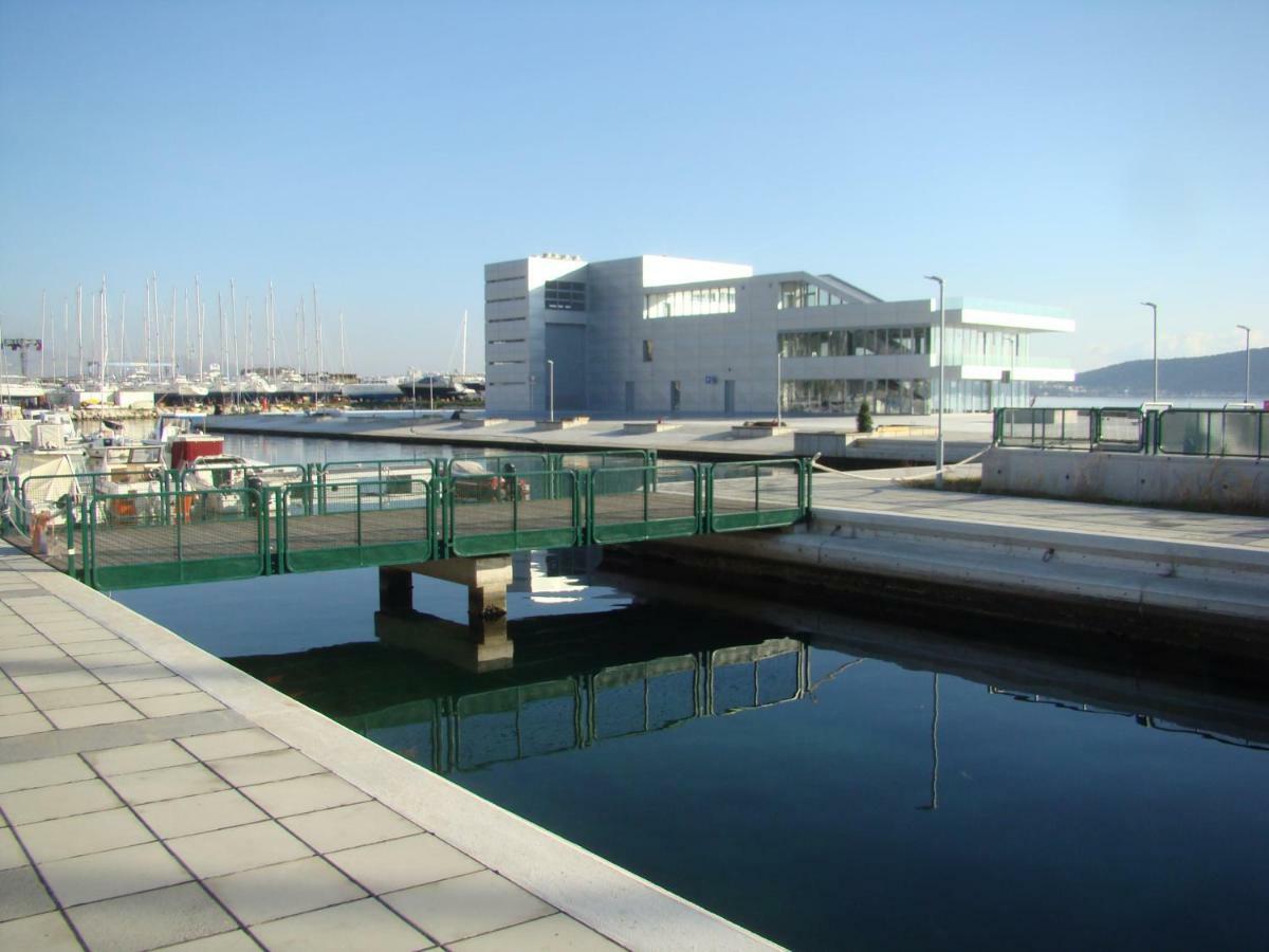 Kike Red Apartment Kastela Luaran gambar