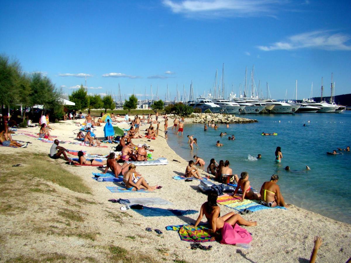 Kike Red Apartment Kastela Luaran gambar